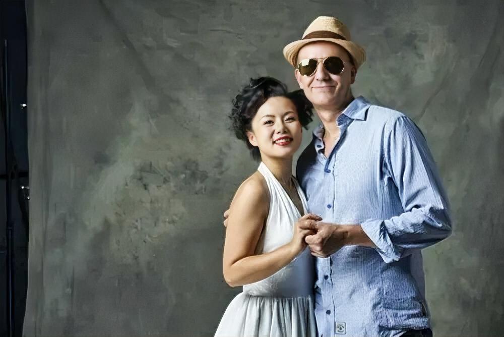 龚琳娜送百件礼物挽回前夫这事，最扎心不是礼物本身，而是居然被小三“卷”到了。