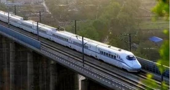 幸亏中国没中标！泰国高铁选择日本人建设，建成后让泰国欲哭无泪。一辆贴着“测试中”