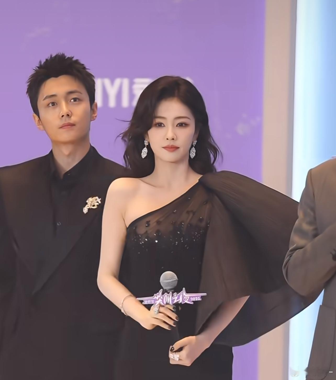 白鹿走了三次红毯今晚白鹿的妆造很oook，来自成熟女人的魅力