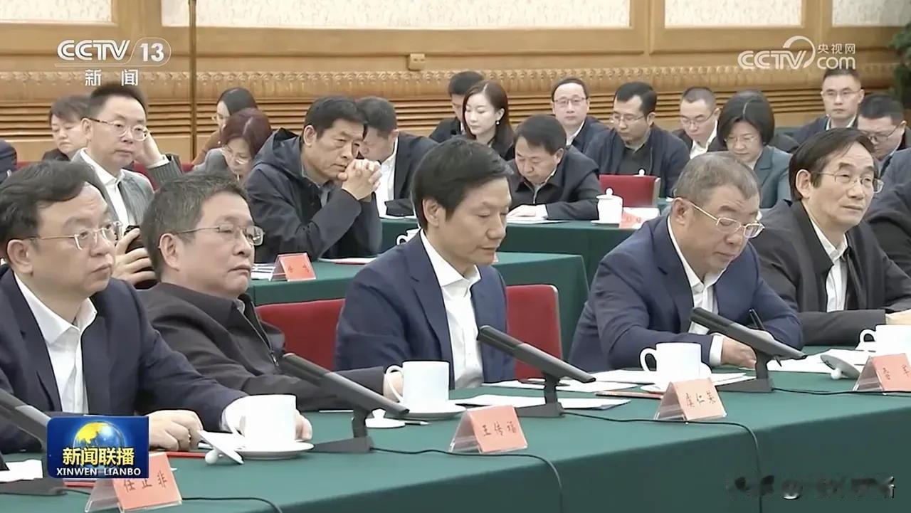 现在对全社会来说，最重要的是信心，这几年企业家不敢投资，抛售资产套现，打工族不敢