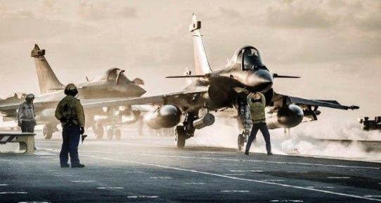 谁能想到，卖遍全球的阵风战机，居然在自家法国卡壳了！达索2025年吭哧吭哧