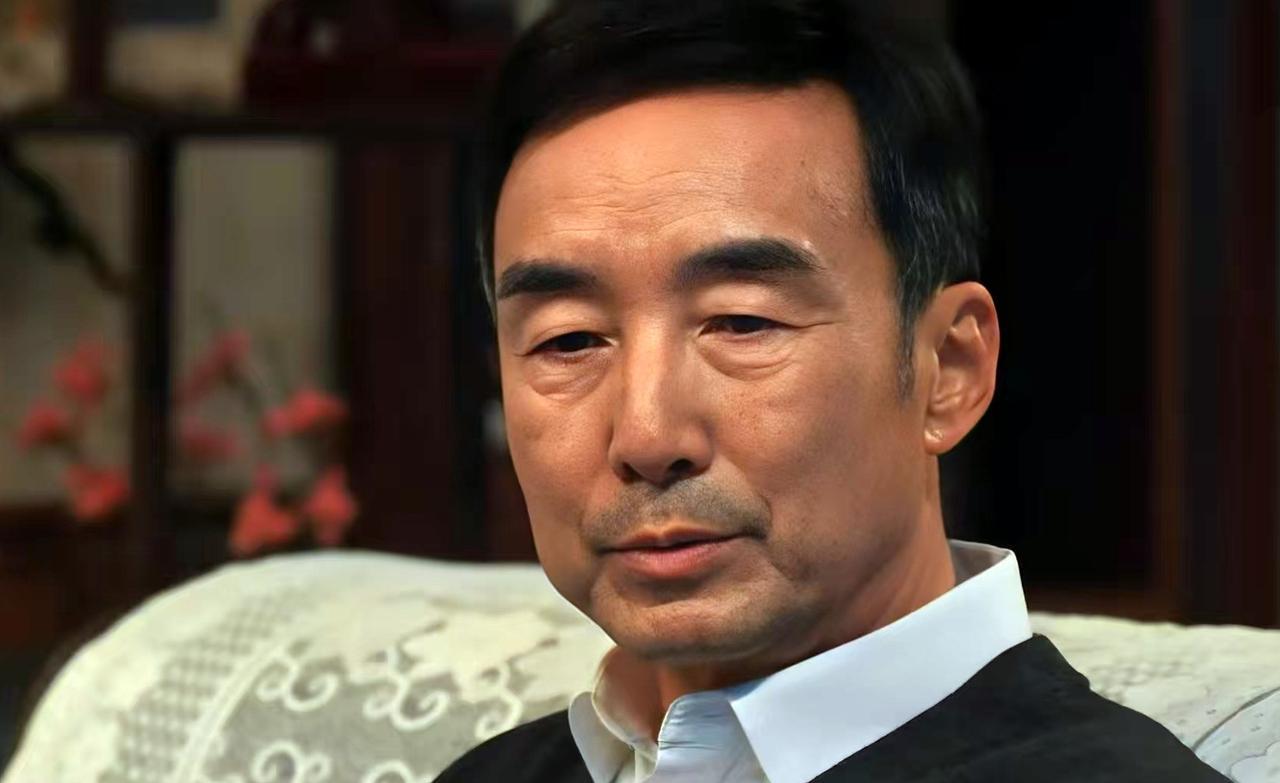 《以法之名》：大概分析一下江旭东在海东省政法系统的升迁路线！先来看几个细节：