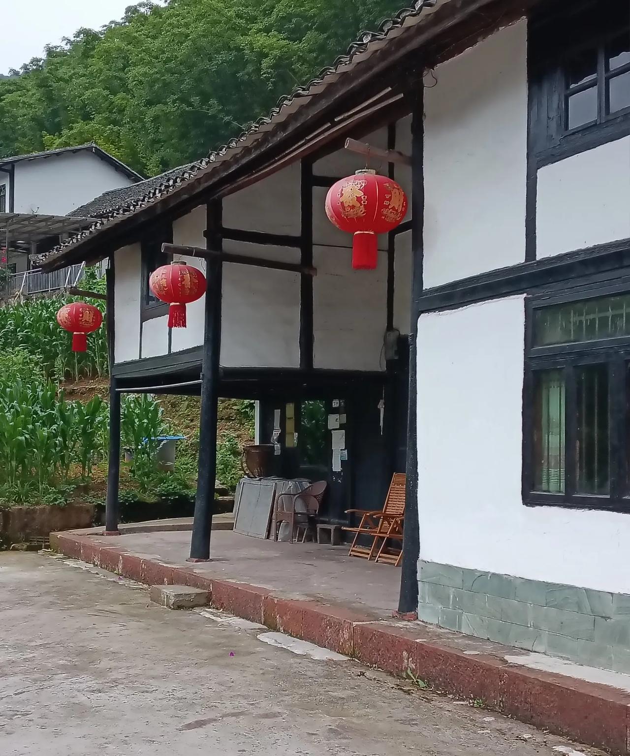 农村的几大怪现象。一是办酒成风。现今的农村人，特别喜欢办酒，只要去农村，就会