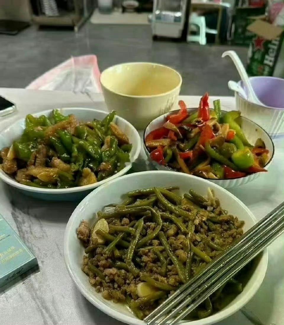 左边是前妻做的，右边是现在老婆做的[思考]​​​