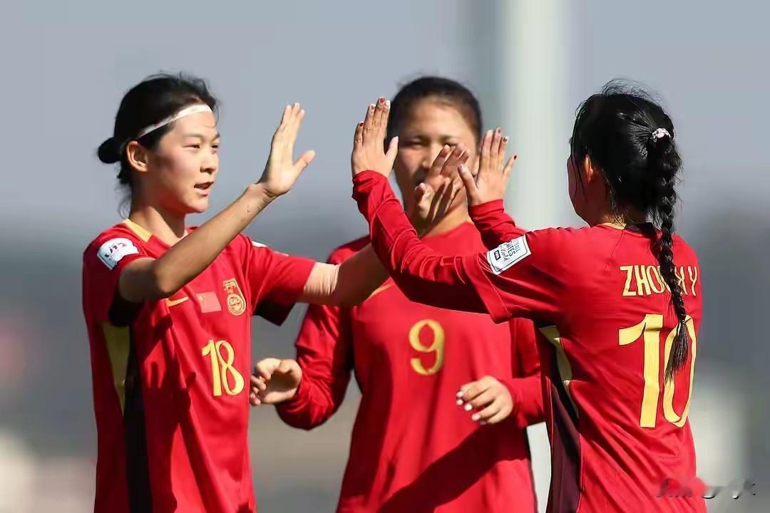 今晚11点30分，锁定中国U17女足战巴西，静候铿锵玫瑰绽放！今晚11点半
