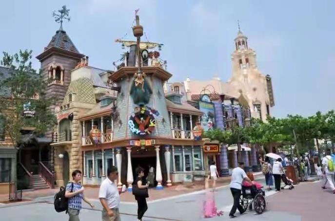 国庆长假最拥堵的景区里，有你计划前往的地方吗？上海迪士尼，届时周边酒店价格翻倍