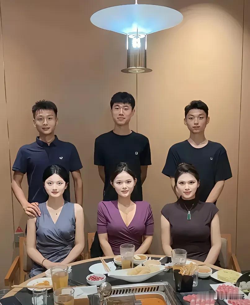 哪个女生的年龄最大？