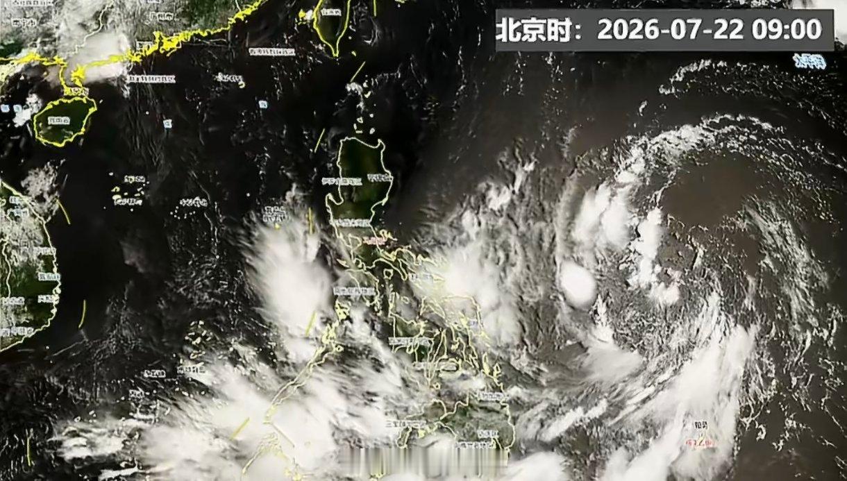 今年12号台风今年这12号台风“红霞”目前还只是个在太平洋上“憋大招”的胚胎，但