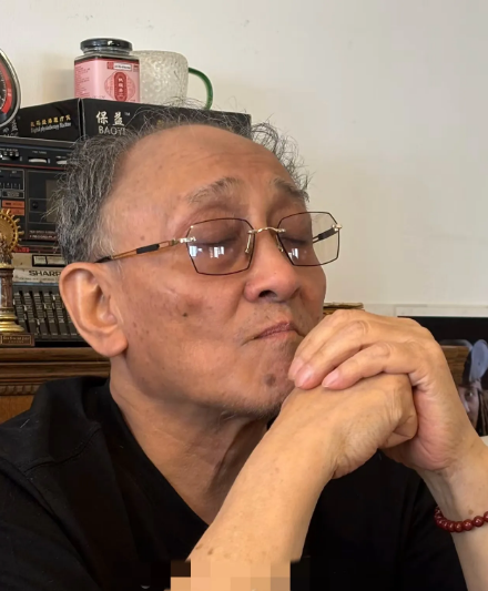 7月15号，电视剧《杨光的快乐生活》众多演员去家里看望“曹大壮”，他的经典台词：