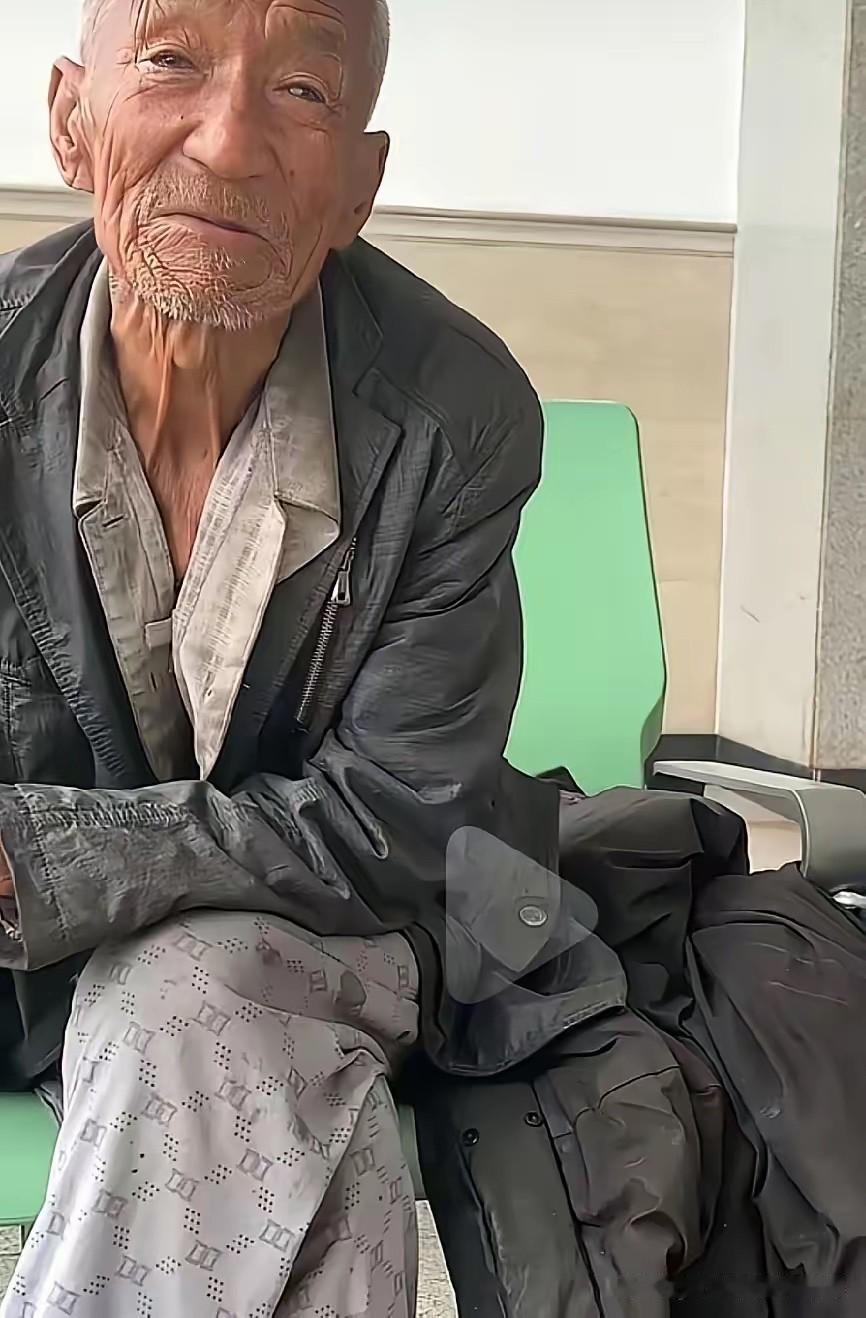 真是替这位老人感到悲哀！已经87岁的高龄却连续三年，独自从辽宁坐十几个小时的绿皮