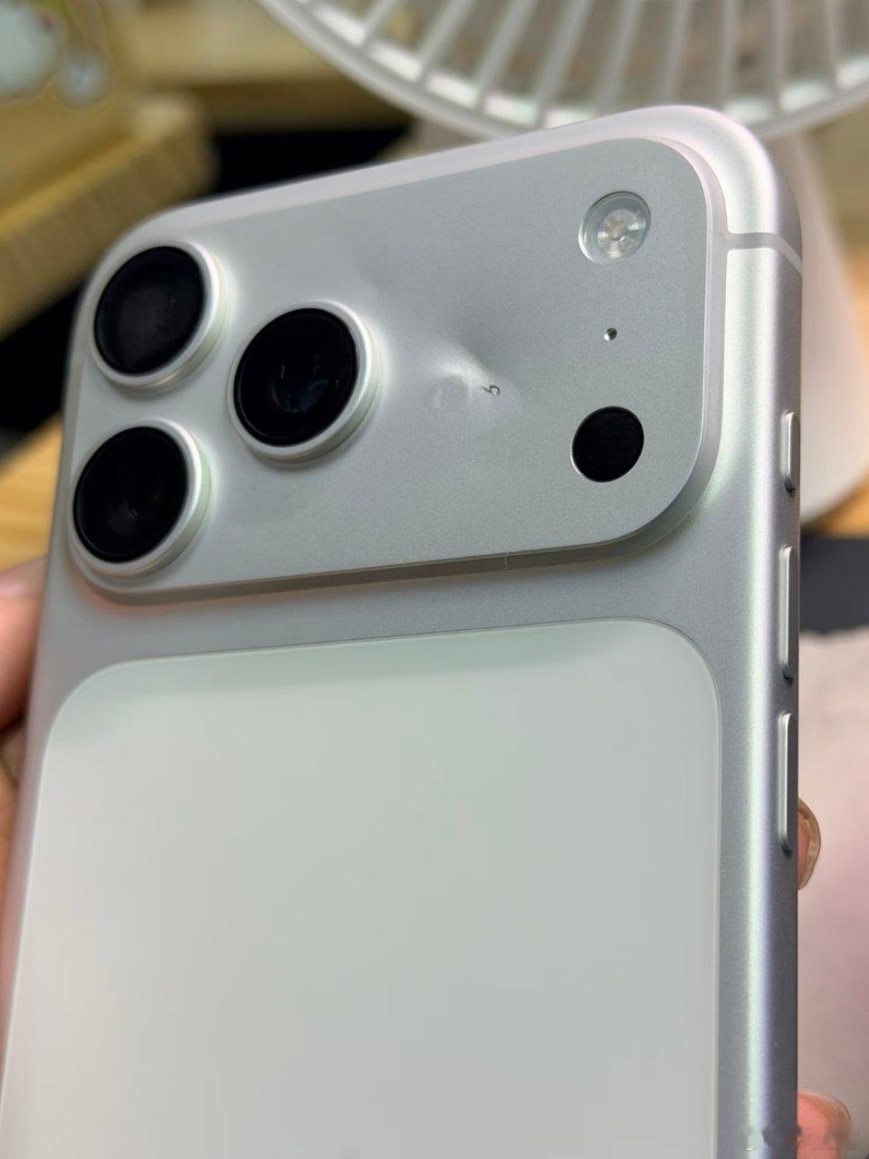 这次确实够脆的，摔一下就成这样了。