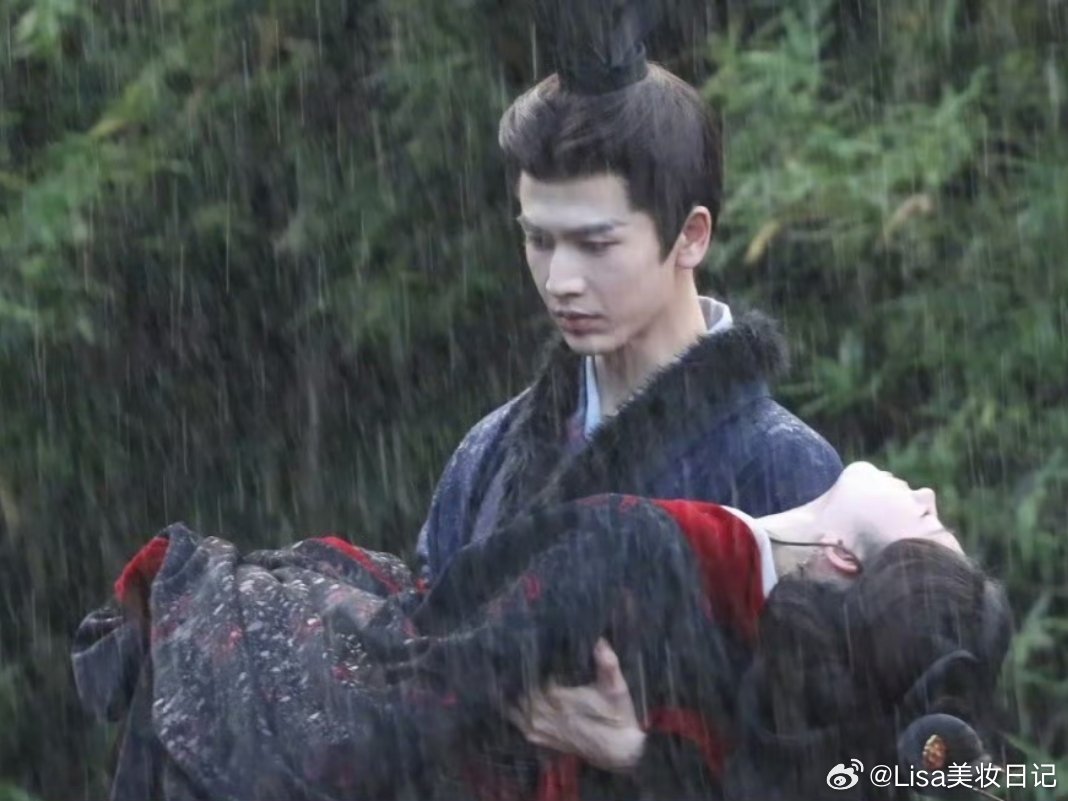 雨中失去妹妹的叶亭宴💧张凌赫眼神里的破碎感，看得人心里难受张凌赫何