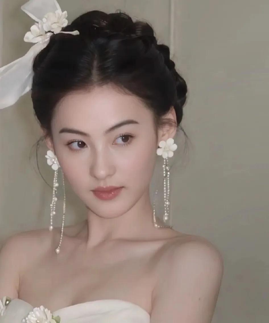 特别羡慕谢霆锋，老婆张柏芝不仅贤惠顾家，五官真是如今内娱都没有她这样的精致五官，