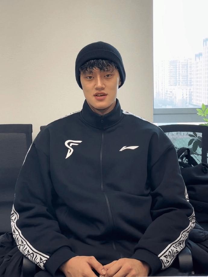 媒体人: 曾凡博的合同是B类三年, 已即刻加入了球队训练