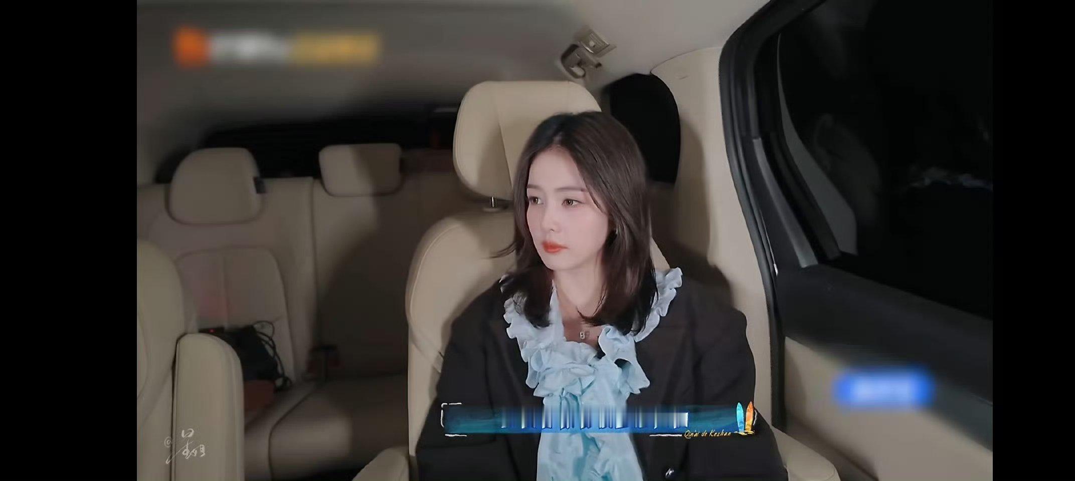 白鹿说跟王鹤棣认识五年了白鹿夸王鹤棣当客栈主理人人缘好、厨艺佳，相识五年老友，这