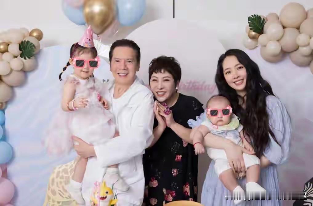 不敢相信！看完向佐一家的时间线，才发现豪门生子节奏和我们想得完全不一样！20