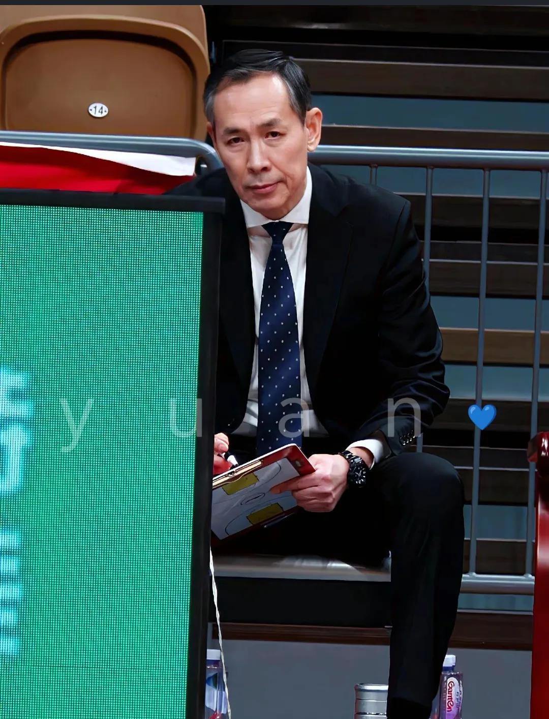 广厦北京各打一节好球，半场平分秋色2024-2025赛季CBA总决赛，广厦与北