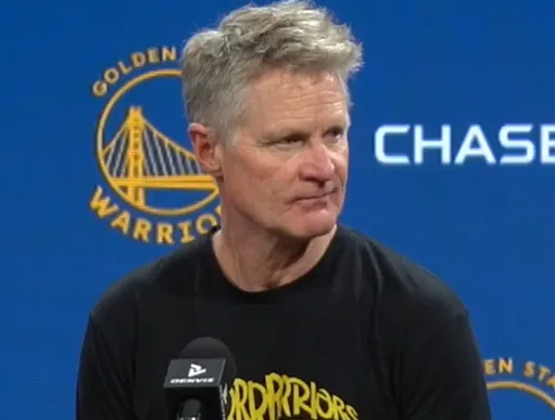 NBA常规赛，勇士114-113主场战胜灰熊。第四节比赛，霍福德上篮不中后自己