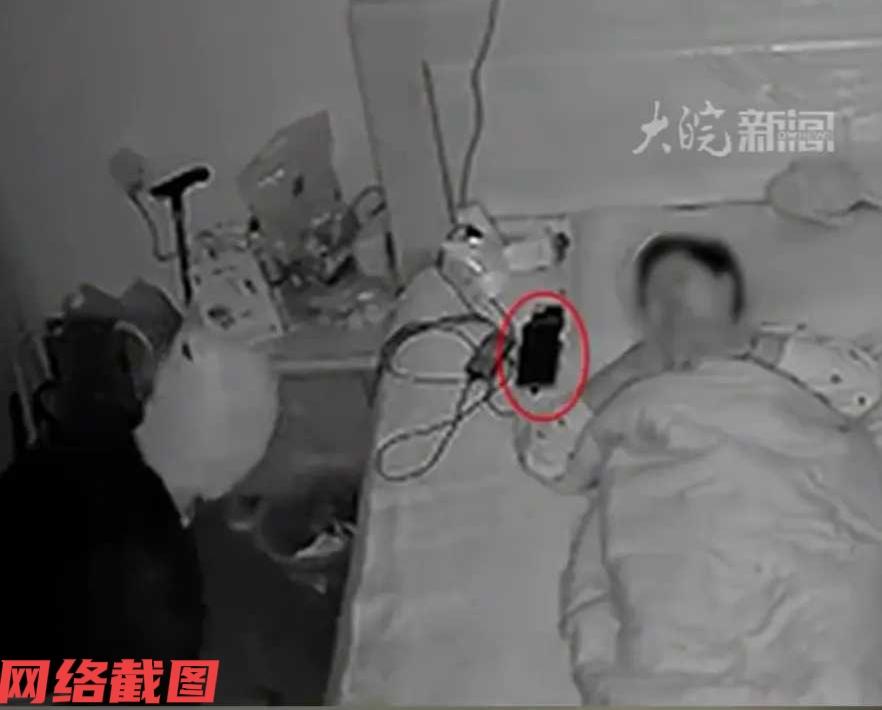 湖北武汉有女子夜间在家睡觉，没有想到家里进贼了。这一下把女子给惊吓住，但女子