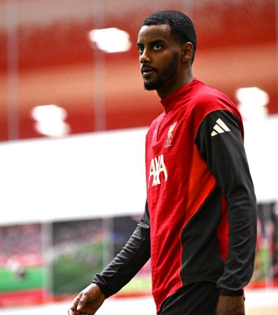 欧洲转会新闻！★王者归来！伊萨克开始个人训练但还未参加球队合练，赶不上与曼城