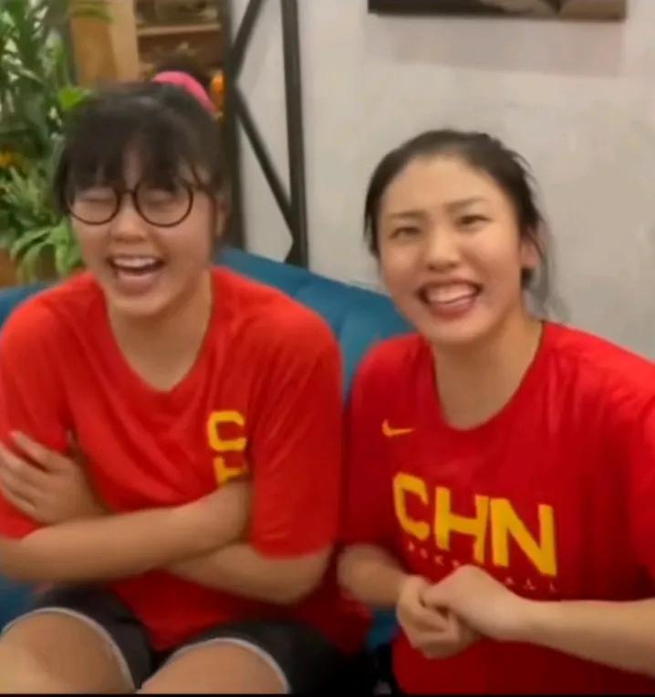 纠结归纠结，现实是现实，中国女篮的命运还是掌握在某些人的手里。即使千呼万唤，也