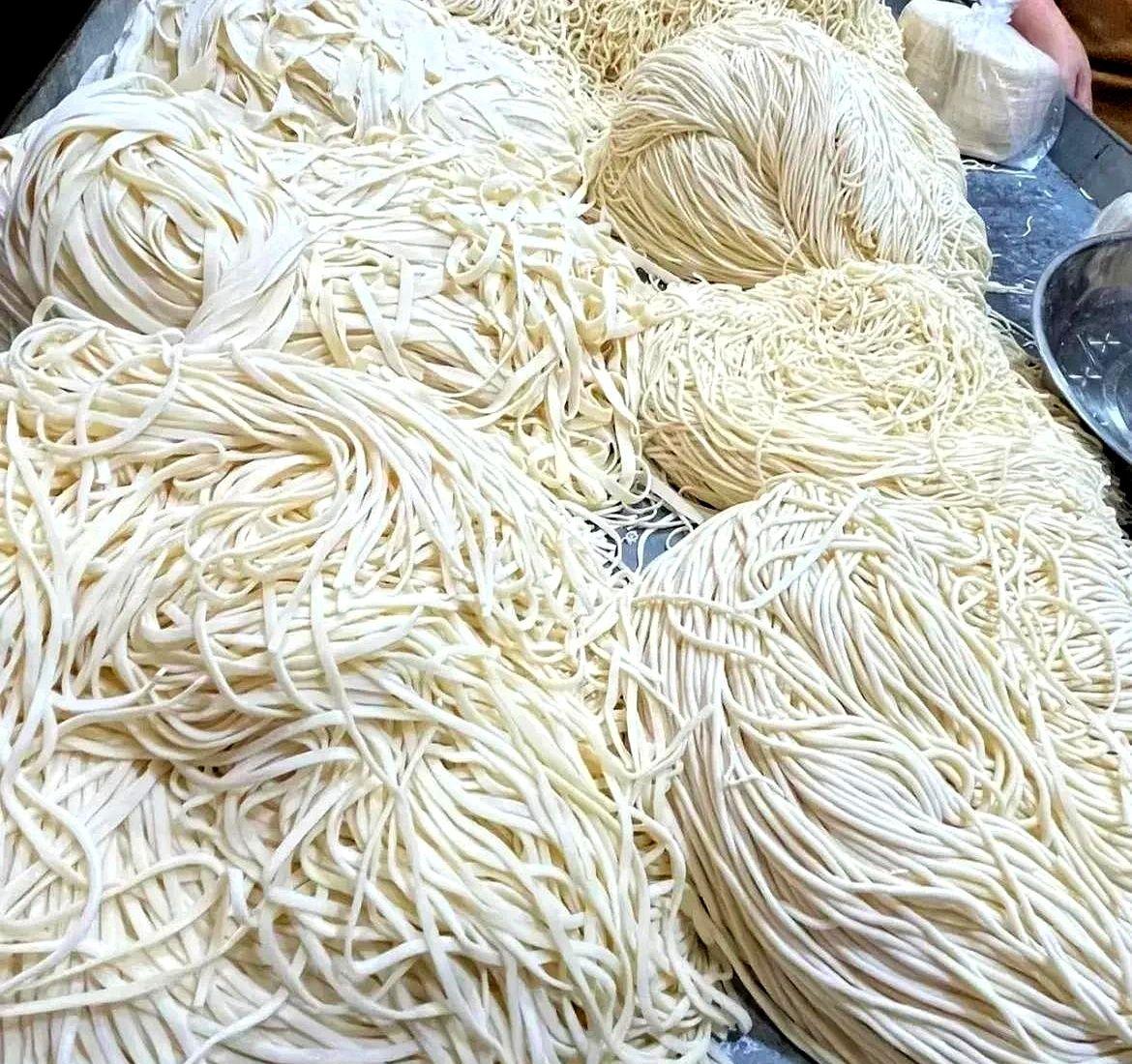 面条弹到能跳绳，三天不馊！这不是黑科技，是硼砂。硼砂面手感滑到抓不住，颜