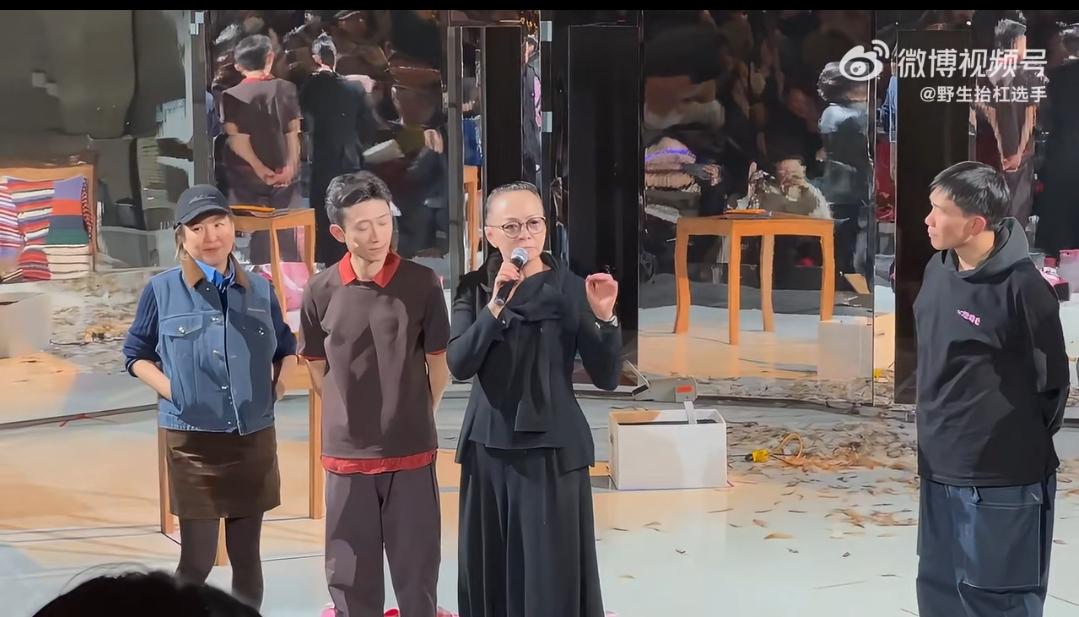 破防！宋丹丹看张一山话剧哭成泪人，一句“天才”藏满刘梅的骄傲谁看了《家有儿