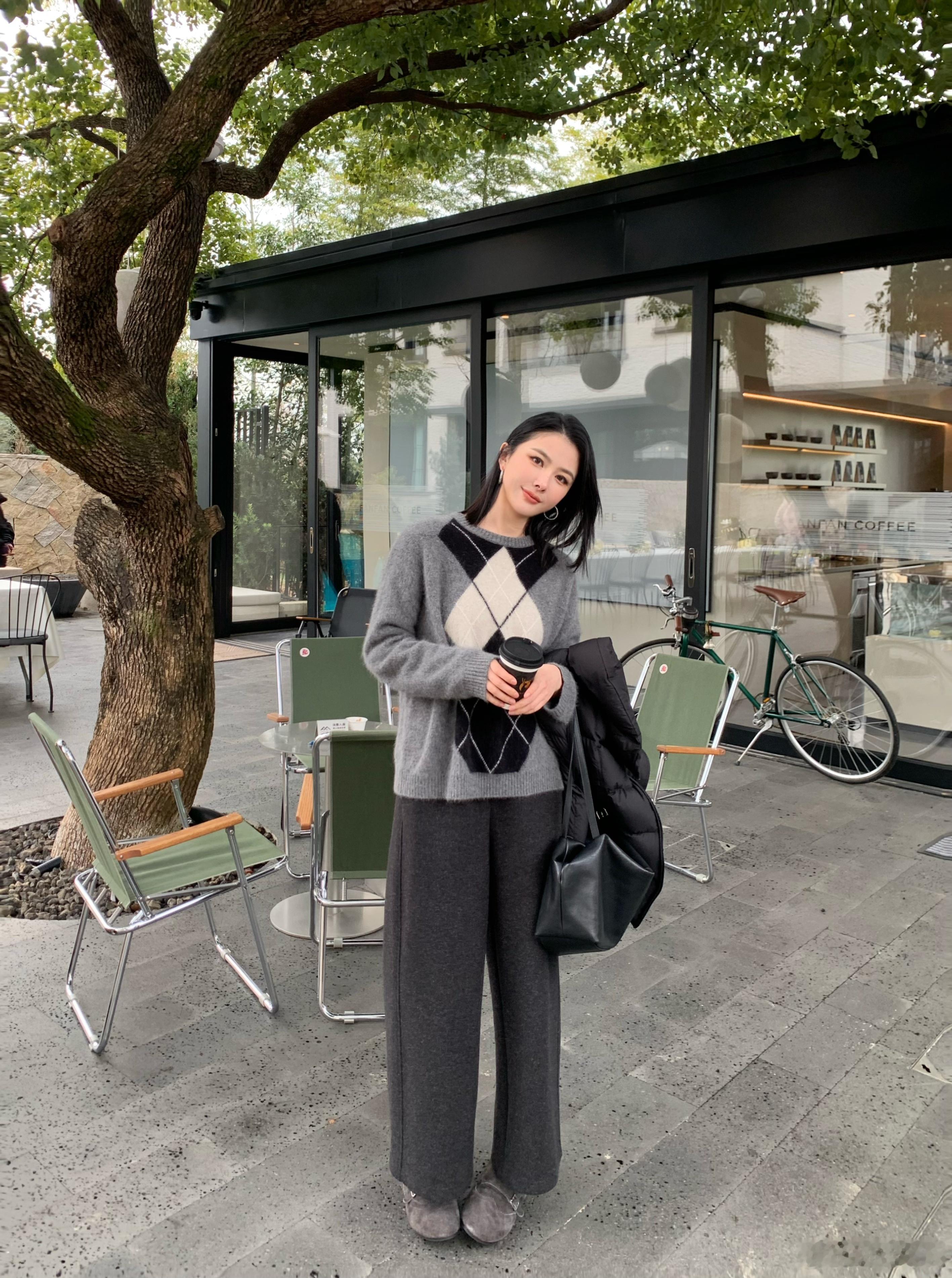 姐妹们说一下今晚上新哈明天也会上一波冬日新品好多爱羊绒衫羽绒服