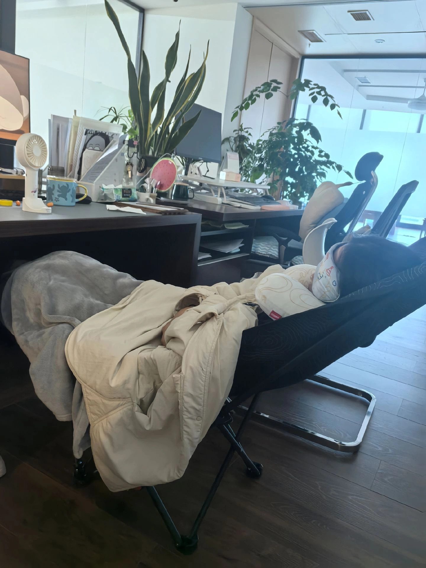 银行该不该午休长大后，午休成了幸福感来源之一​​​