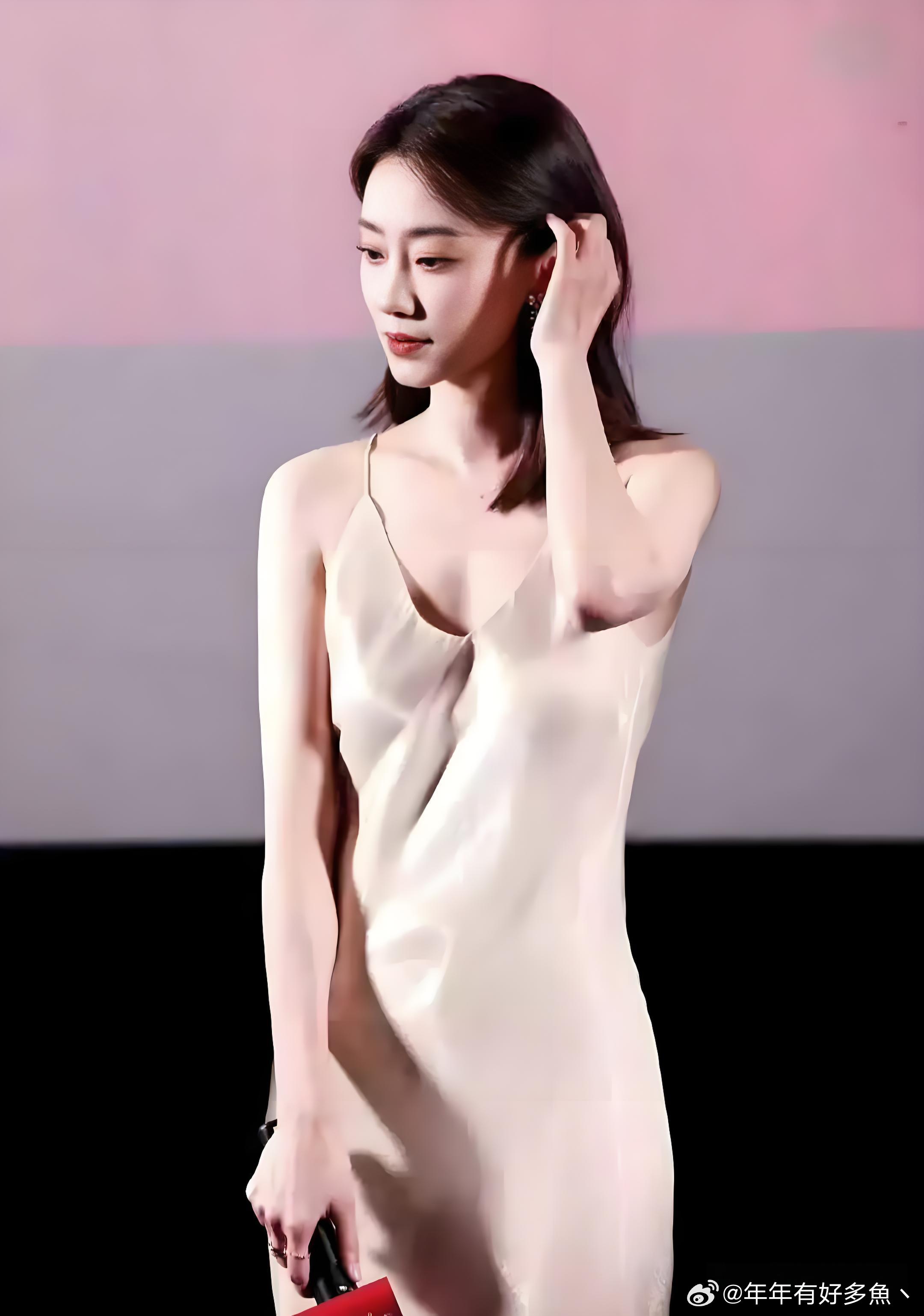 张小斐算是喜剧界身材第一人，只可惜火了一把后没人捧