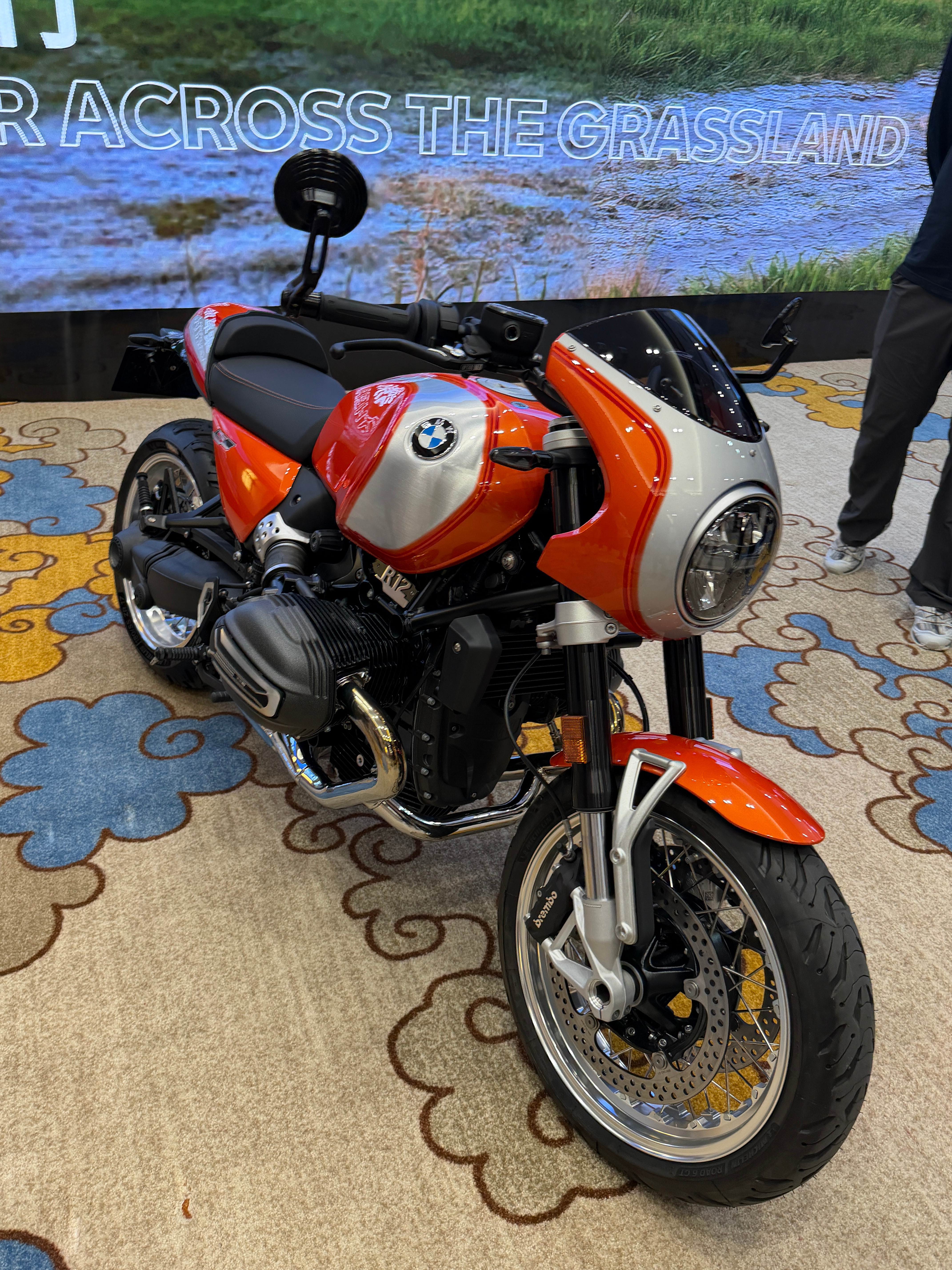 全新BMWR12S！有点帅！主要是这台车其实就是宝马R90S的复刻版R90