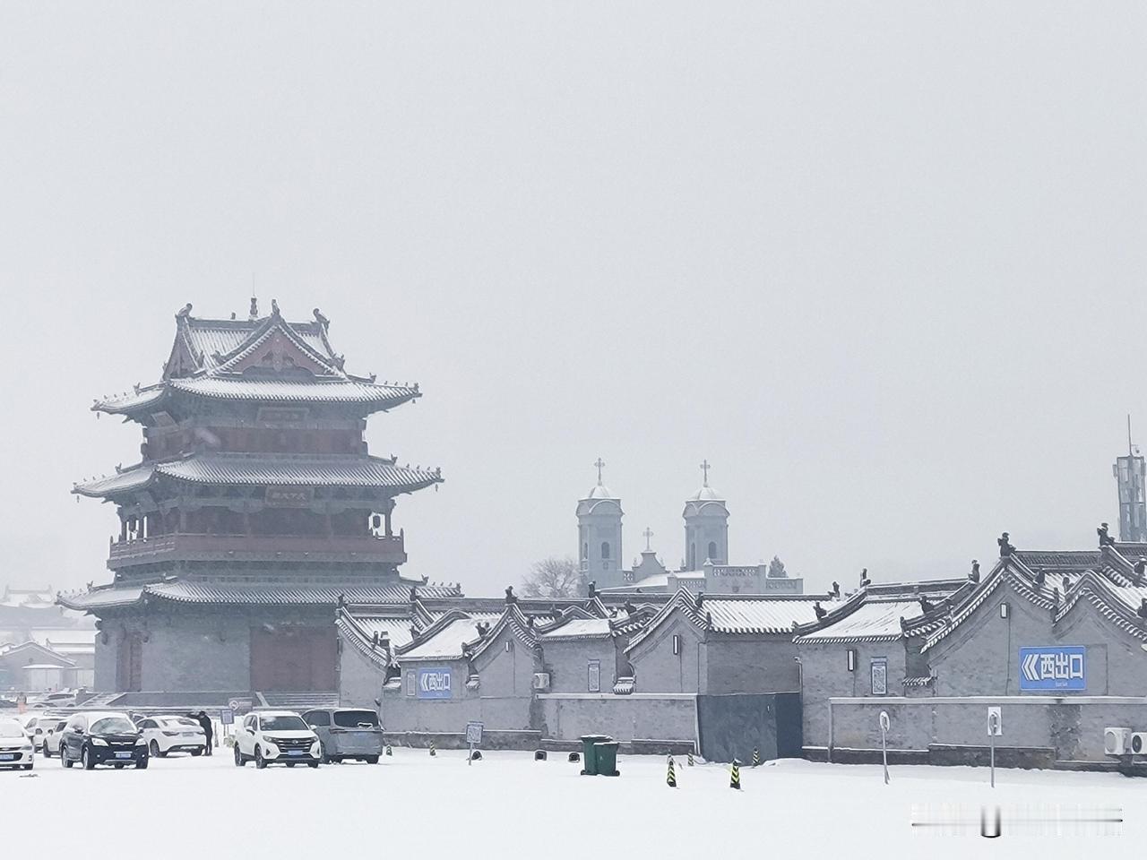 雪落大同！这才是千年平城的正确打开方式落雪后的大同，直接美到心巴上！冒雪在古