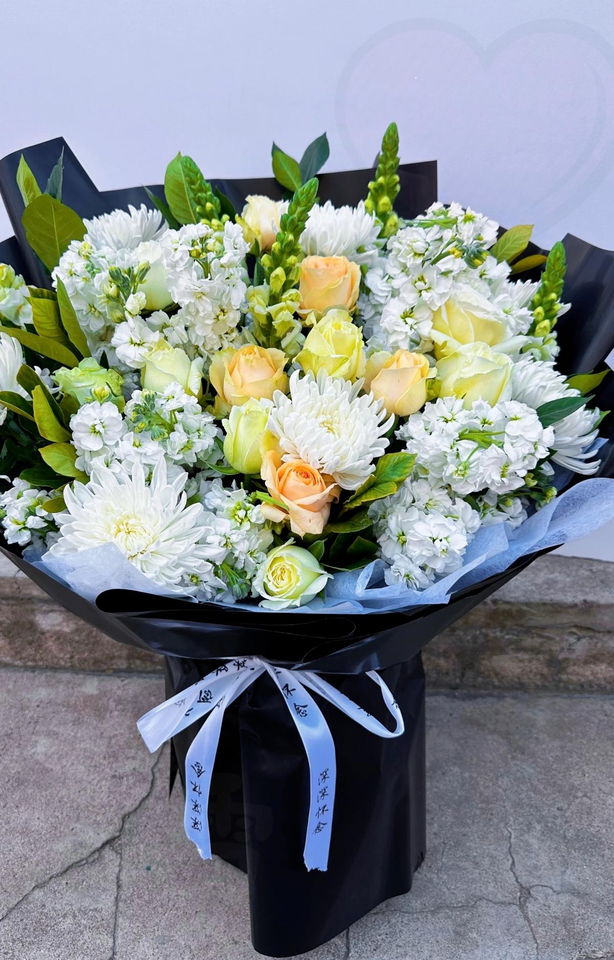 太痛心了！小区热心大叔63岁深夜从16楼跃下，清晨才被保洁发现，这份无奈藏着太多