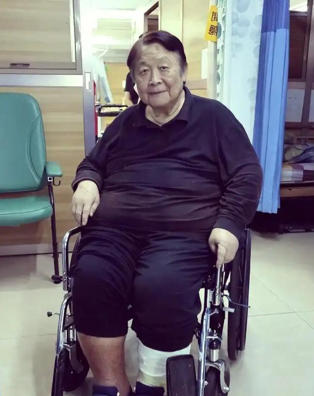 一位社会学家非常现实的话："只要你去伺候，一个屎尿屁都不能自理的老人，不用多