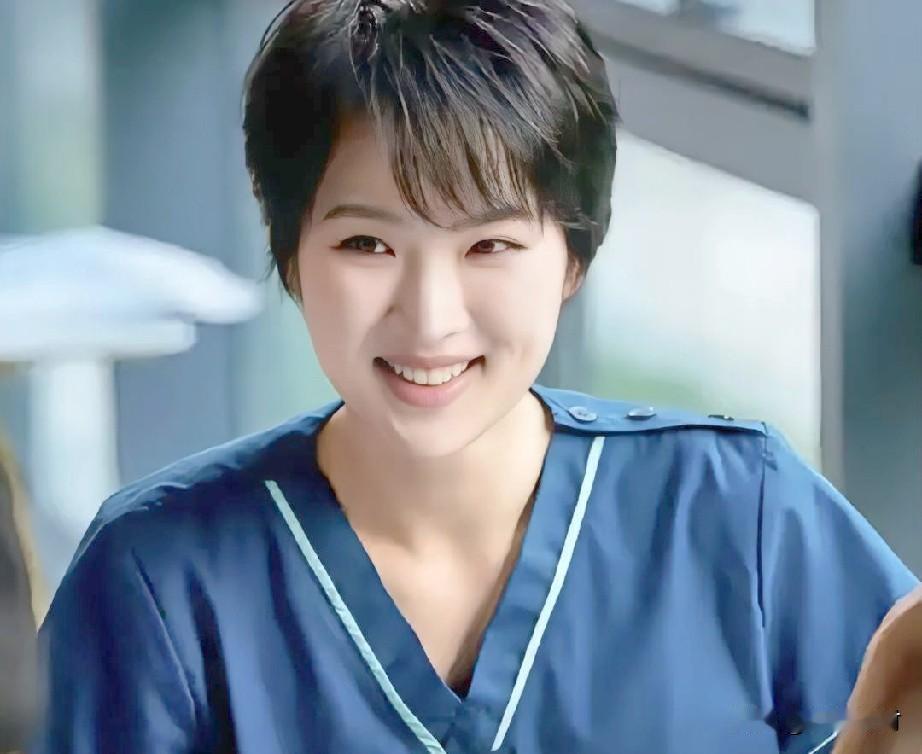 不会再被骂了吧！姚安娜最近终于做对了这几件事：1、从不炫富，穿衣服从不挑三拣四