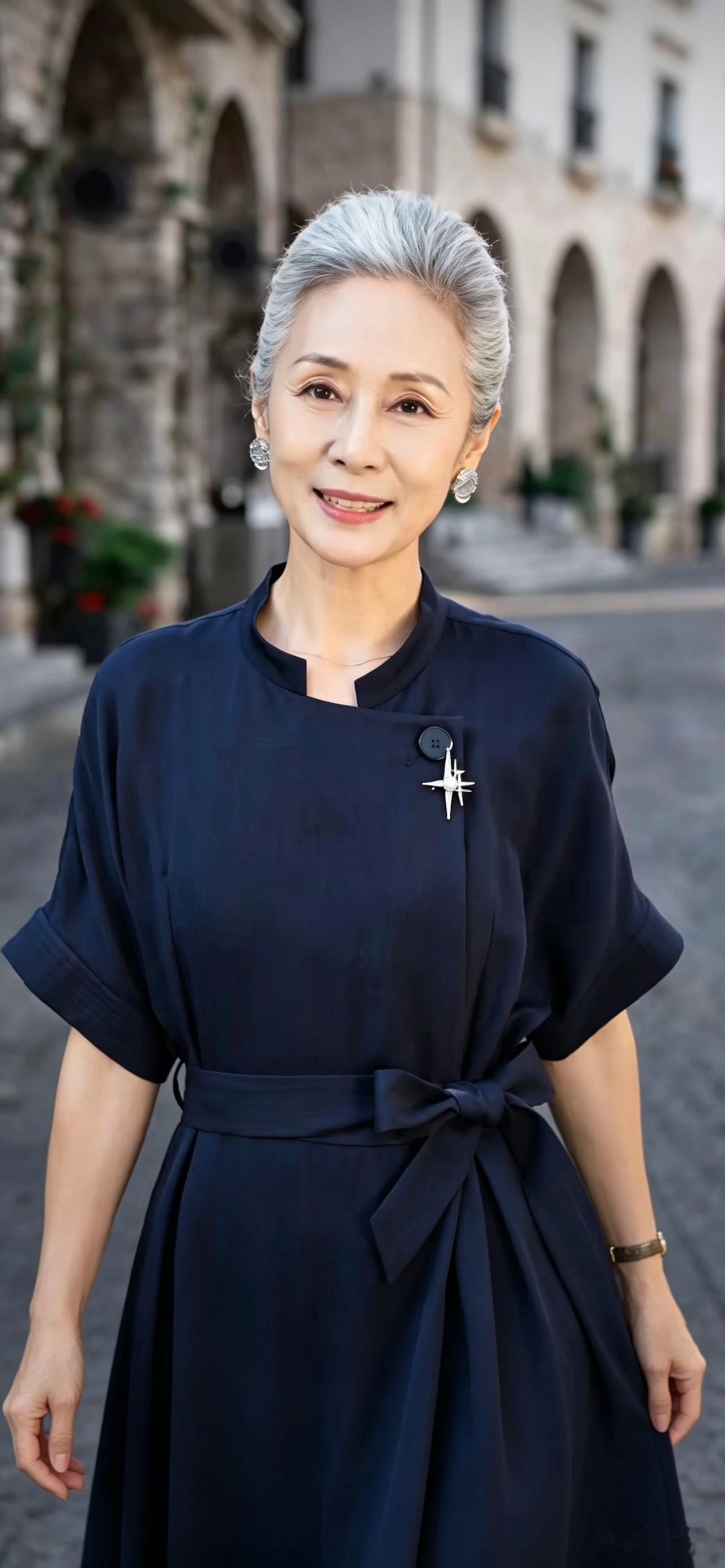 白发看起来越来越美了，现在越来越多的人不染白发了。也不知道是人们的审美观变了，还