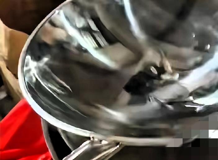 天呐！瑞安“传家锅”这波操作，真是把“国货定价”聊成了罗生门！老板傅克萍摊