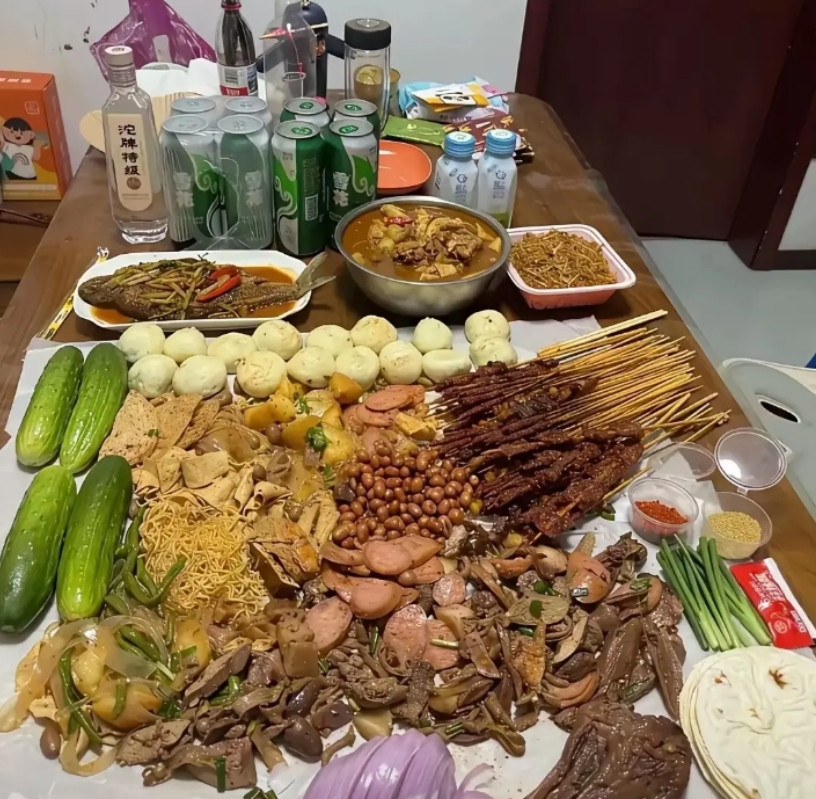 第一桌没外人，第二桌客人