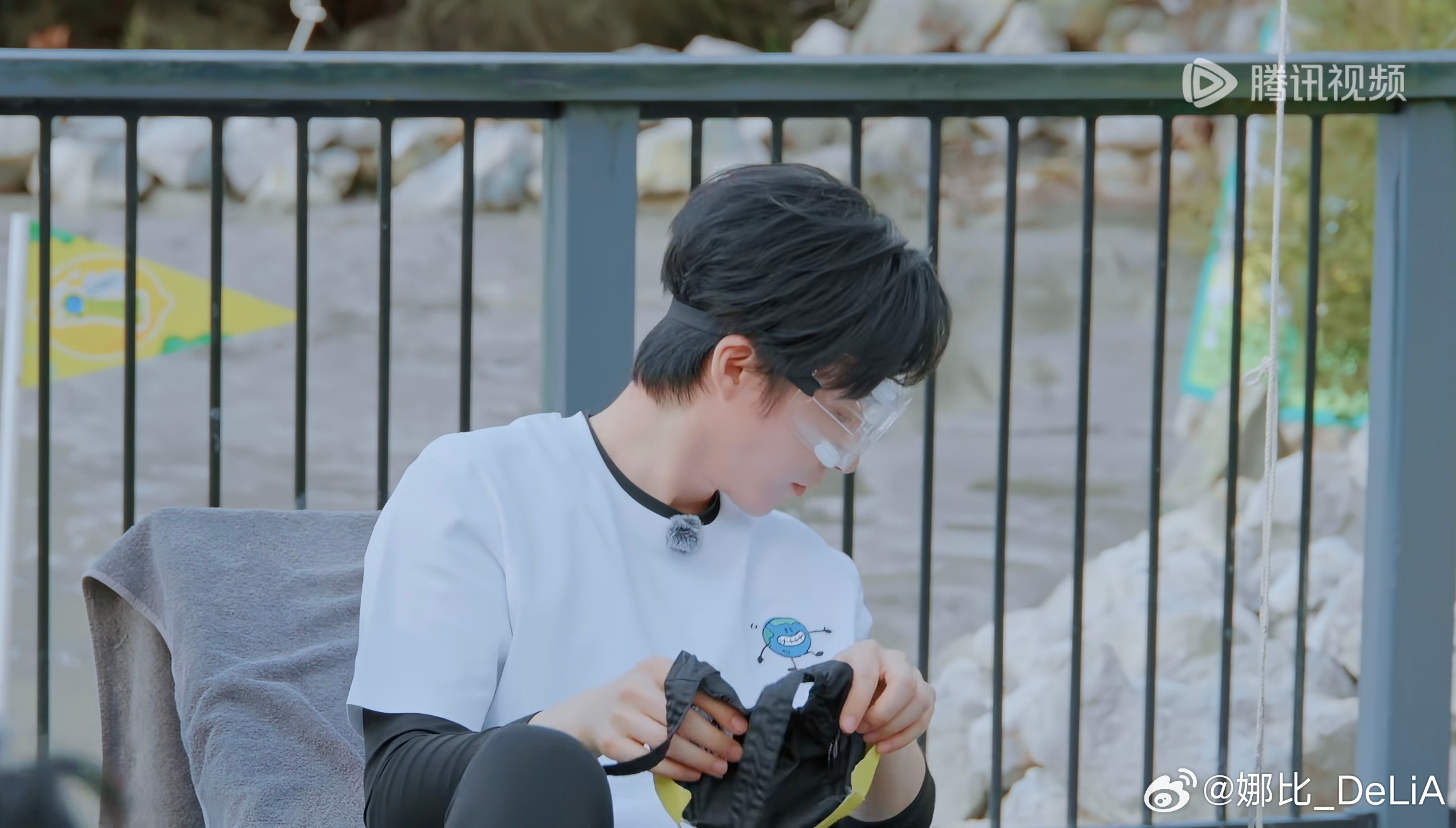 #刘宇宁的胆子真是肥嘟嘟的#|#刘宇宁久违开播#一套小连招下来，只光顾着看脸跟手了[害羞]他太好看了