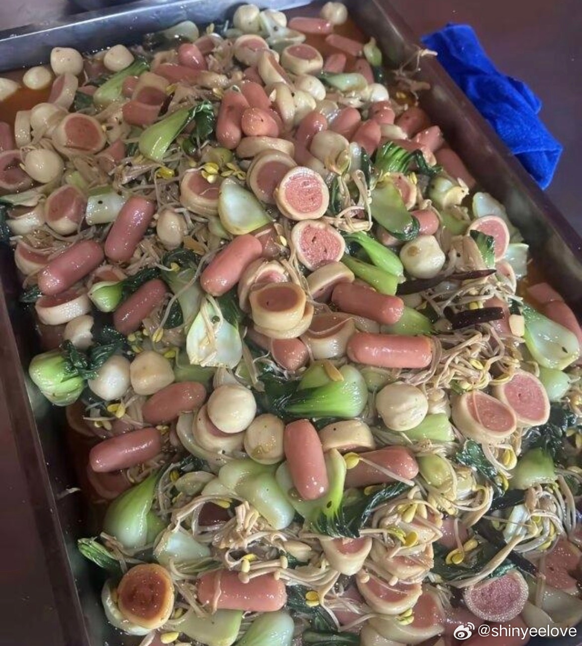 幼儿园的饭菜就这样，但是小孩居然都很爱吃