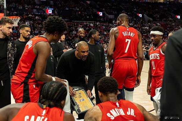 2025-26赛季常规赛评分📈阿门：A奥科吉：A+杜兰特：A+小贾：B+申京