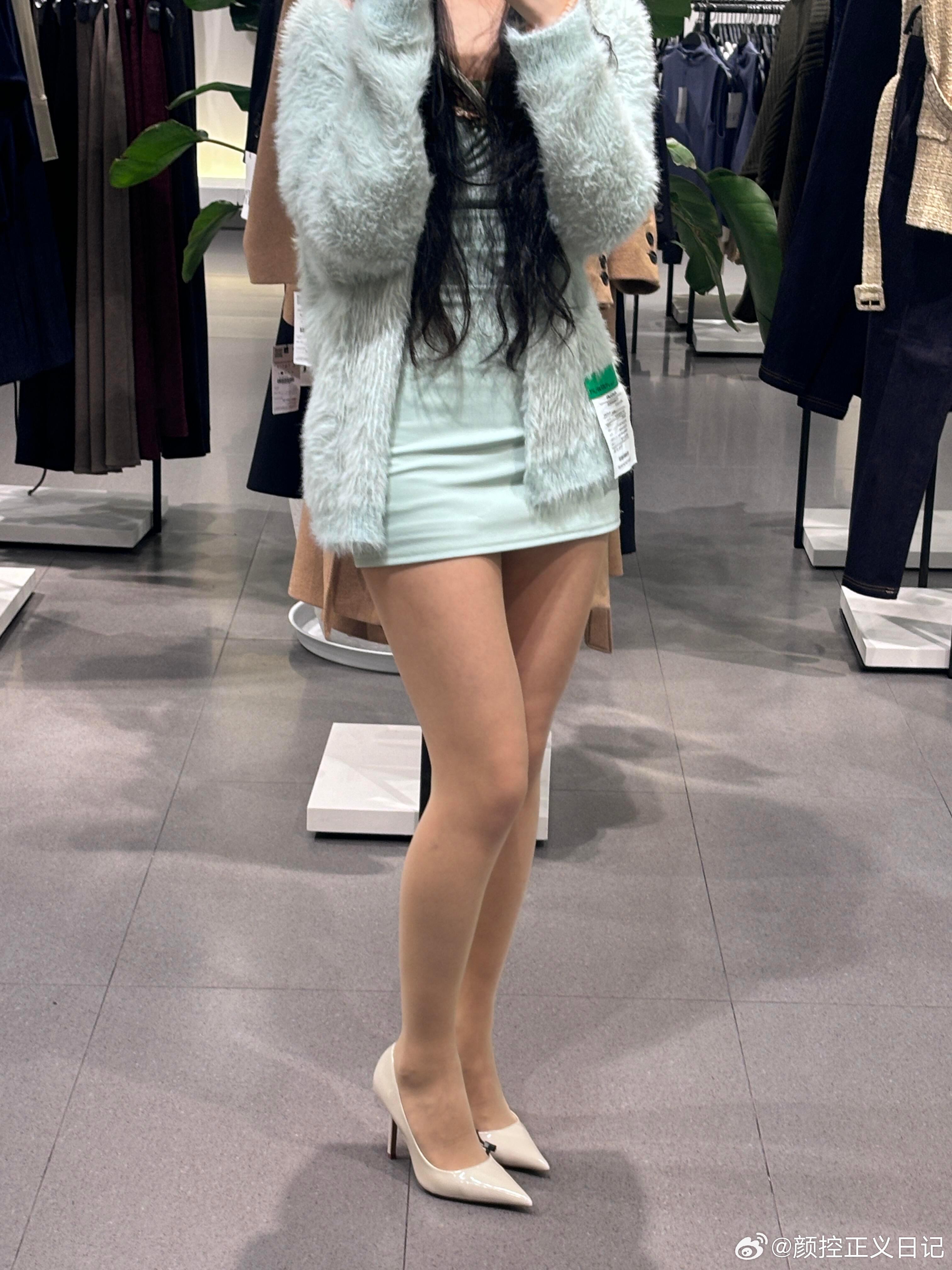 自拍衣服不错吧