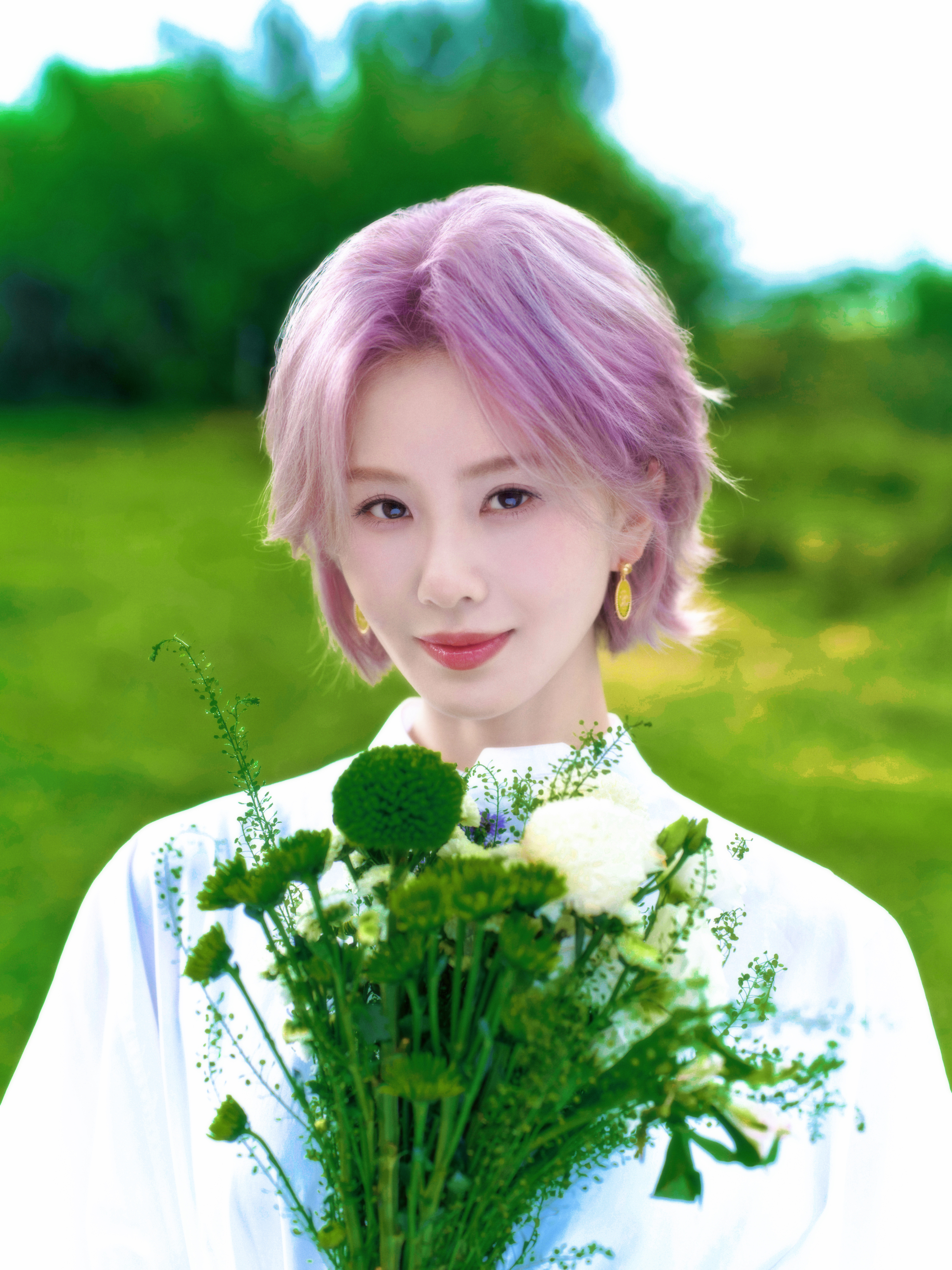 “邂逅一场莫奈花园的紫色浪漫💜”刘诗诗粉紫色短发