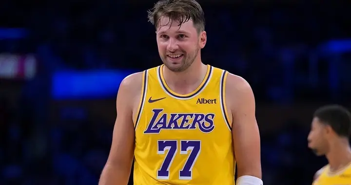 127-105! 湖人首秀轻取勇士, 东契奇28+8+7, 库里23分独木难支