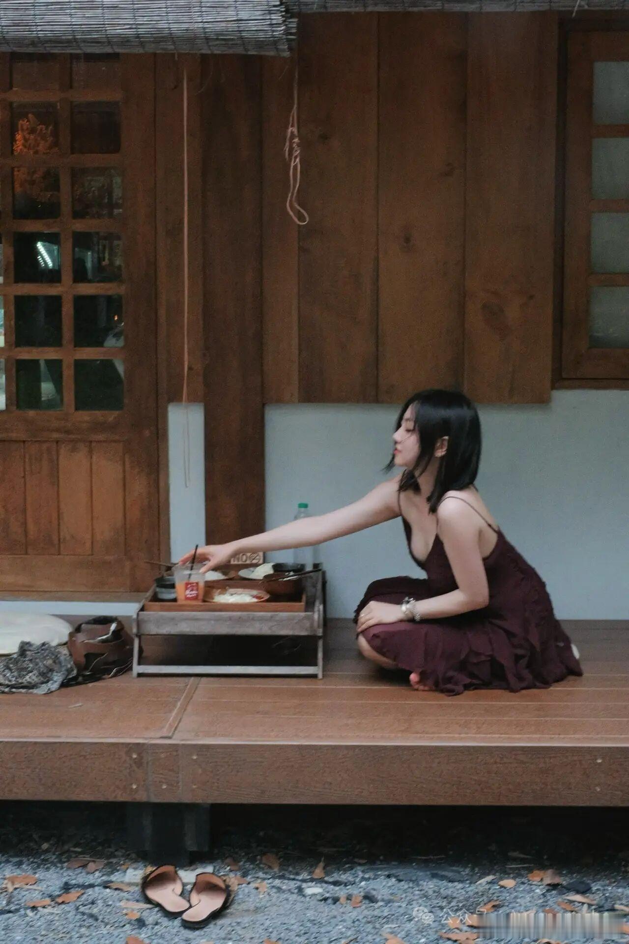 如果一个小孩子活在批评里，他就会学会顶嘴；如果一个小孩子活在嘲笑里，他就会学会自