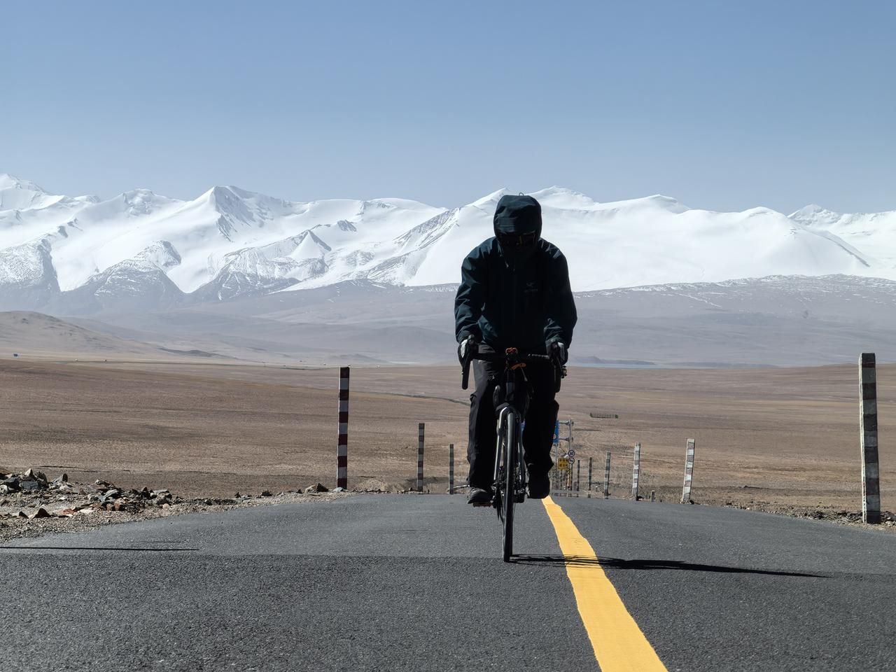 炒股票就是这样，普通投资人没有资金优势，没有人脉，没有内部信息，如何战胜大小机构