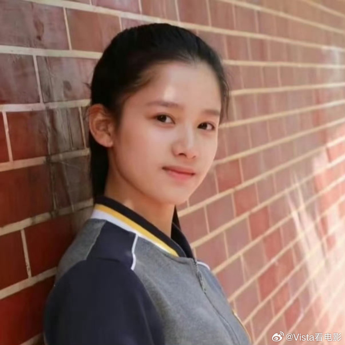 每次看到张婧仪都得感叹一句“头骨长得真好”张婧仪高中已经有星味儿了​​​