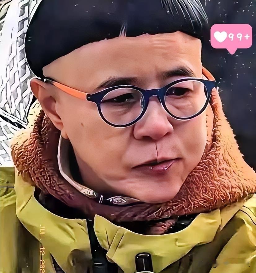 8900退休金！快60岁金龟子跨省剪锅盖头，30年执念值吗？直播间里，快60
