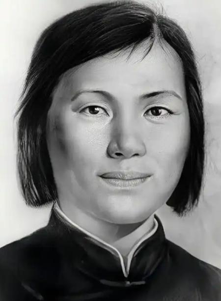 1949年，国民党在渣滓洞进行大屠杀，轮到彭灿碧牢房时，她用身体给女儿挡子弹，没
