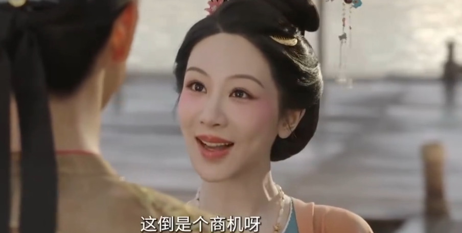 芳名远扬不谈情只谈钱手链既是杨紫的心头爱，也是李现眼中的金点子，看他们这样甜蜜互